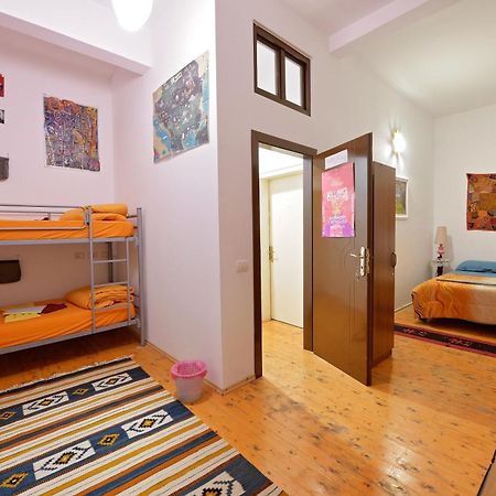Mi Casa Es Tu Casa - Shkodra Backpackers Hostel Ngoại thất bức ảnh