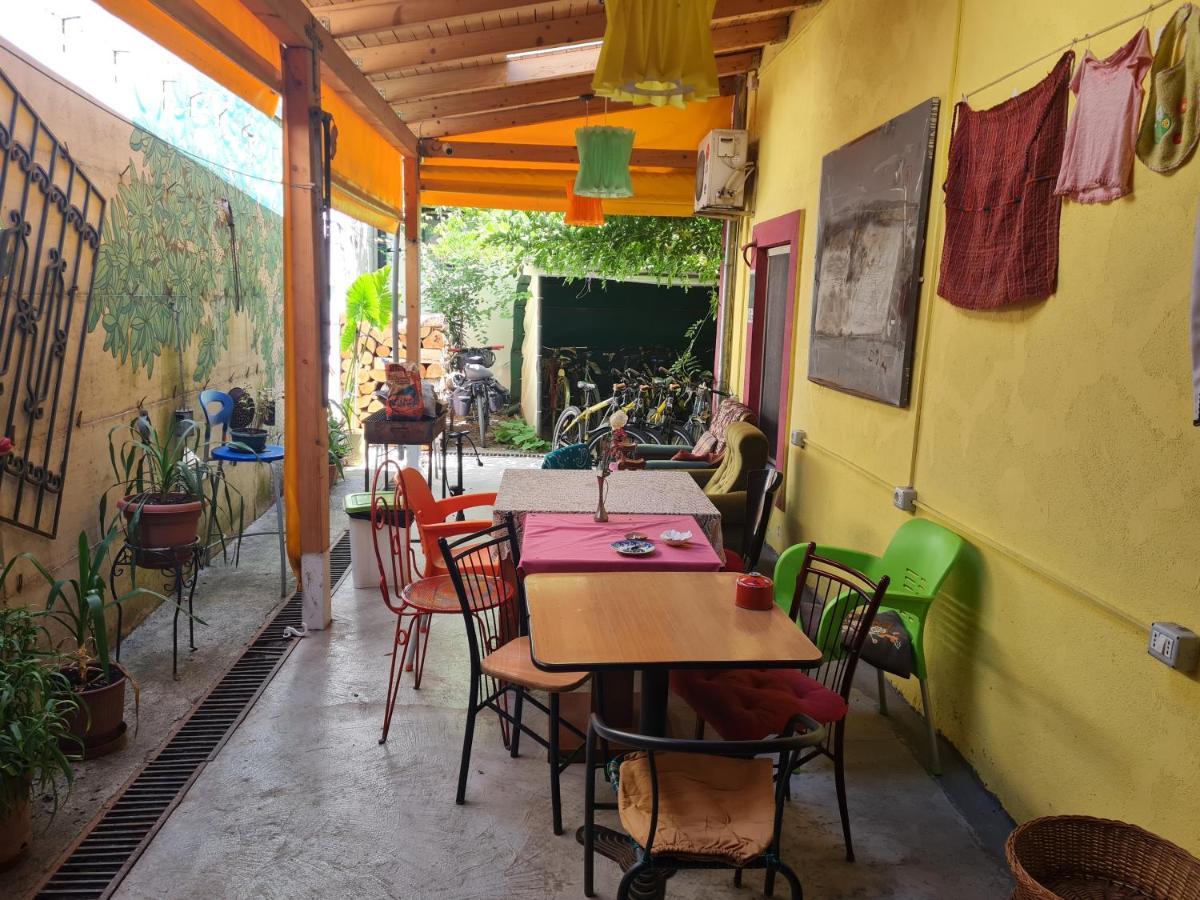 Mi Casa Es Tu Casa - Shkodra Backpackers Hostel Ngoại thất bức ảnh