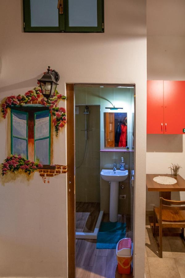 Mi Casa Es Tu Casa - Shkodra Backpackers Hostel Ngoại thất bức ảnh