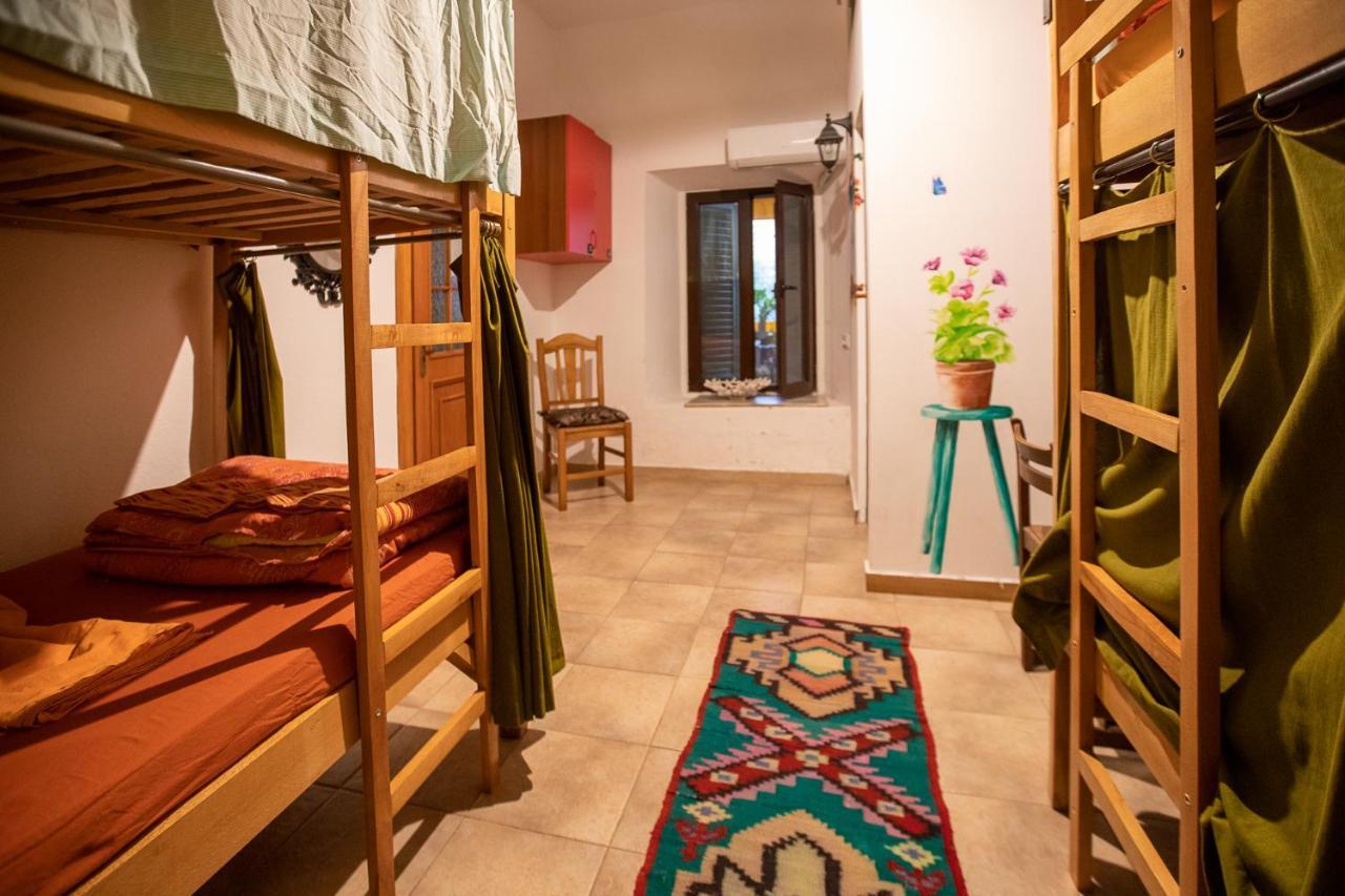Mi Casa Es Tu Casa - Shkodra Backpackers Hostel Ngoại thất bức ảnh