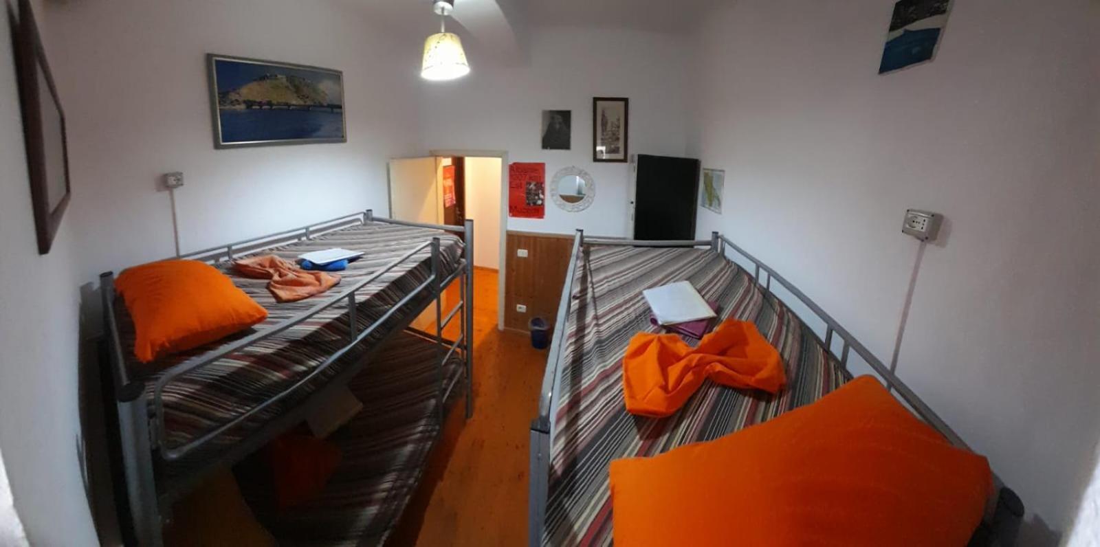 Mi Casa Es Tu Casa - Shkodra Backpackers Hostel Ngoại thất bức ảnh
